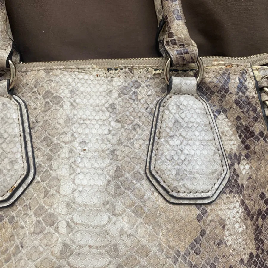 کیف Guess