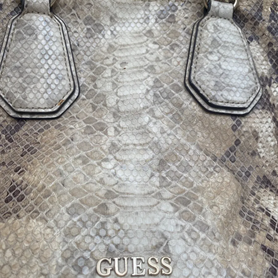 کیف Guess
