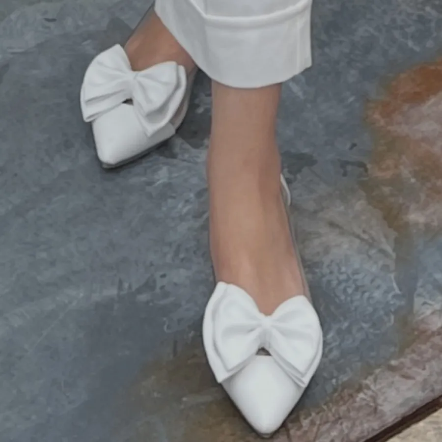 کفش عروسکی
