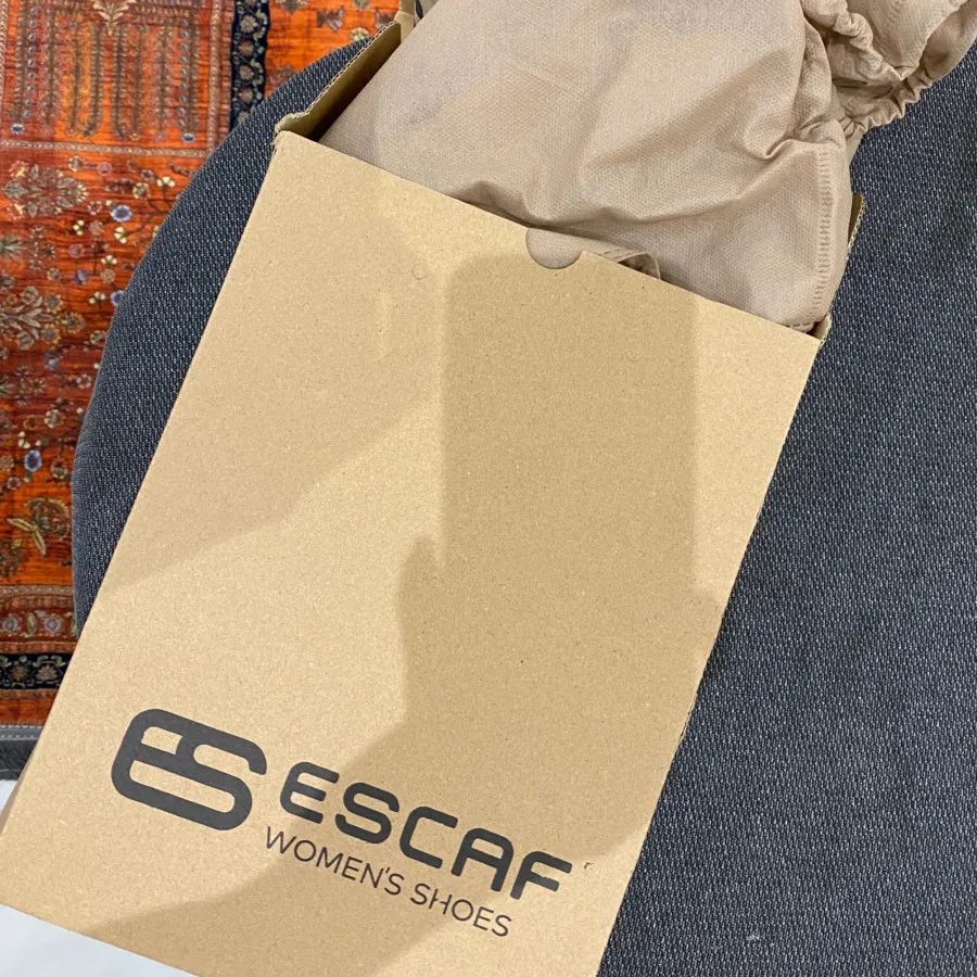 کفش ورنی طوسی پاشنه کوتاه