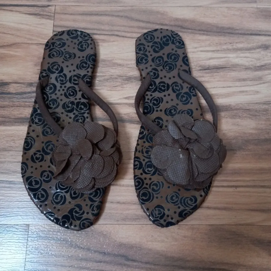 دمپایی رو فرشی