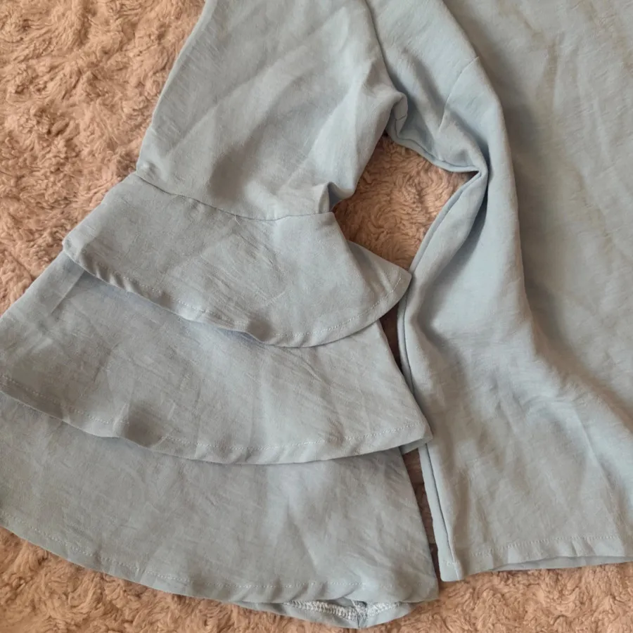 شومیز ابرو بادی