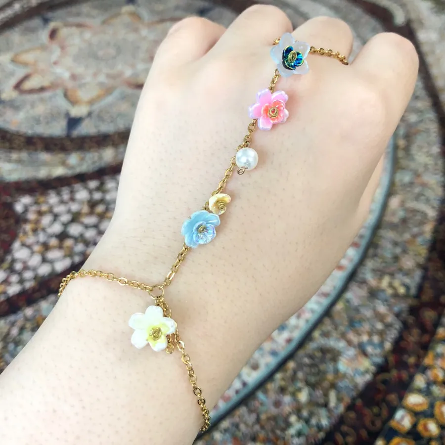دستبند گلی