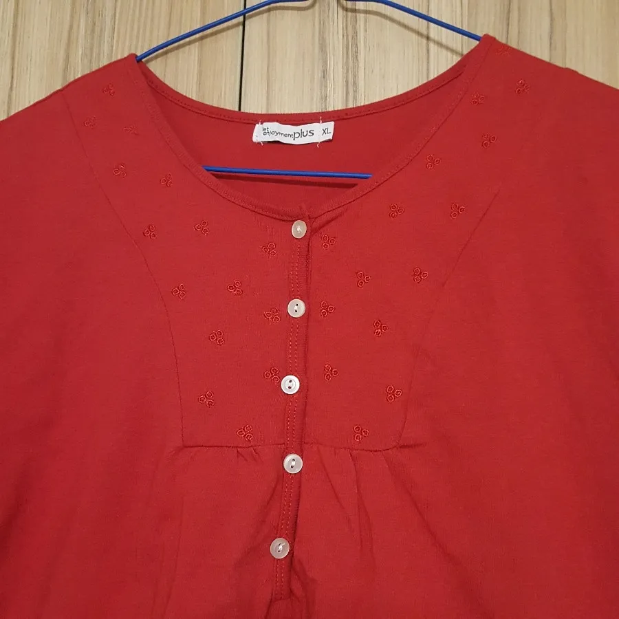 بلوز گوجه ای