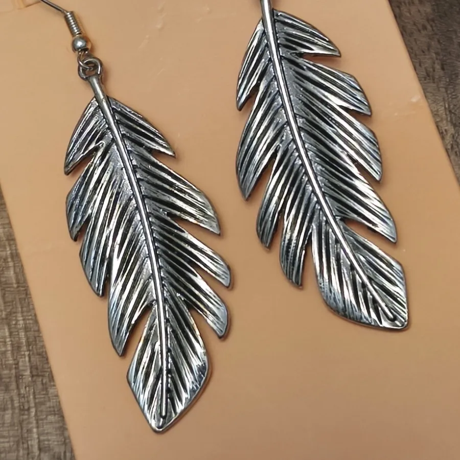 گوشواره برگ سیاه قلم