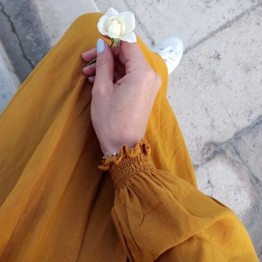پیراهن خردلی