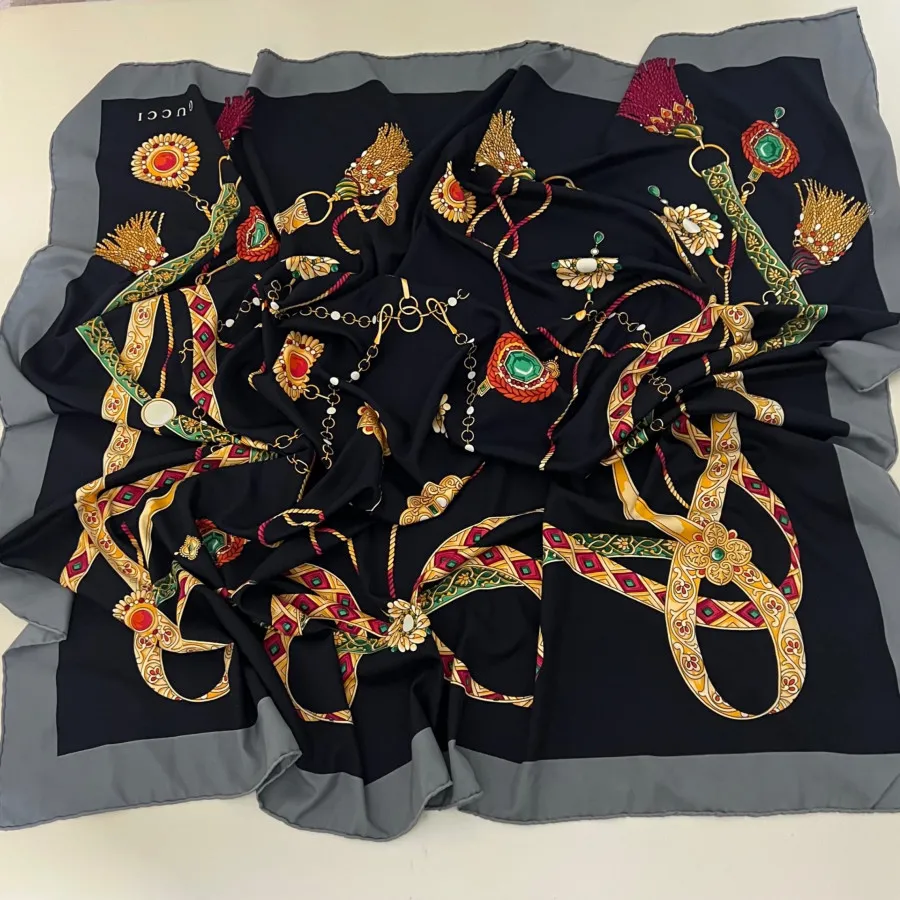 روسری ابریشمی واصل گوچی