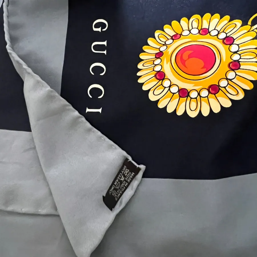 روسری ابریشمی واصل گوچی