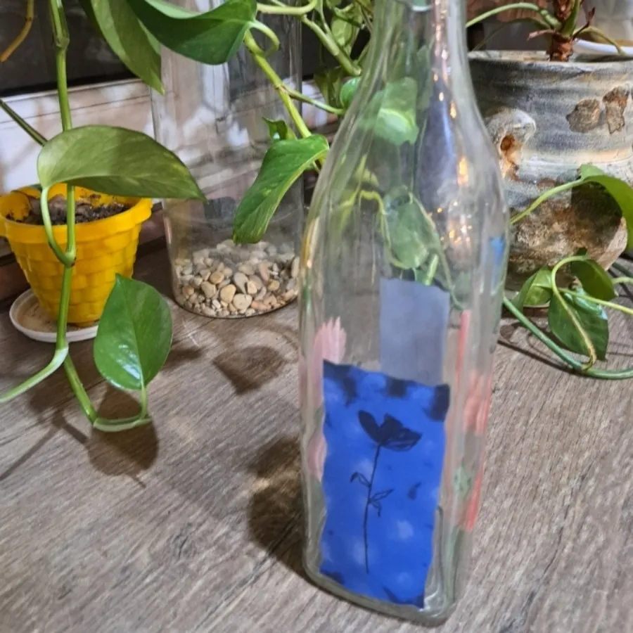 بطری اب طرح گل در قفلی