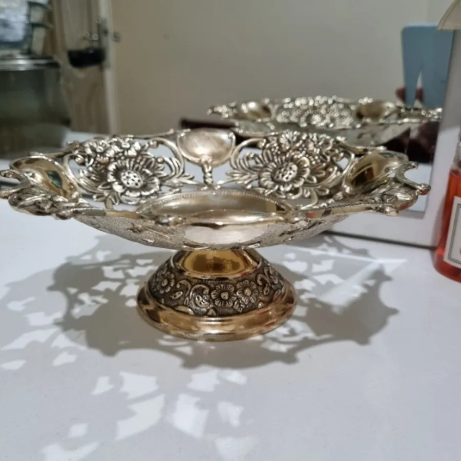 ظرف پایه دار
