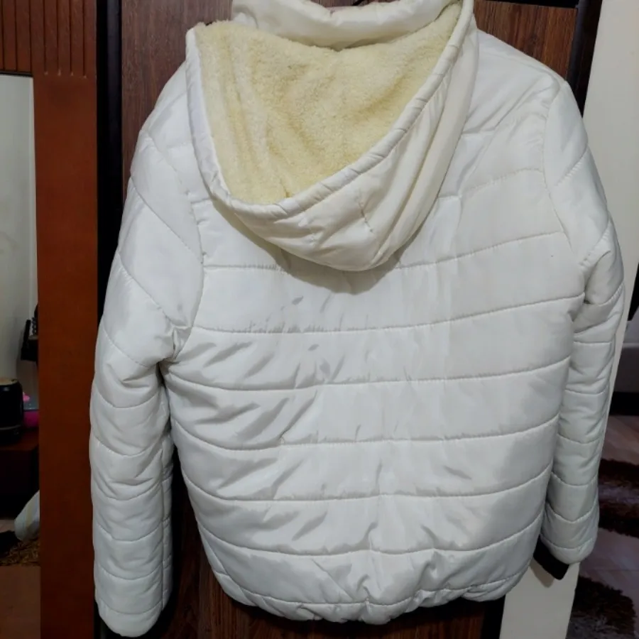 کاپشن گرم سفید