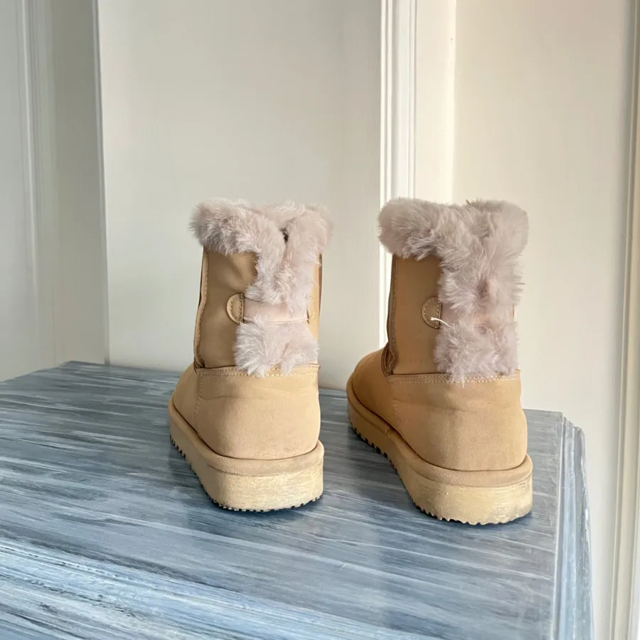 نیم بوت طرح Ugg