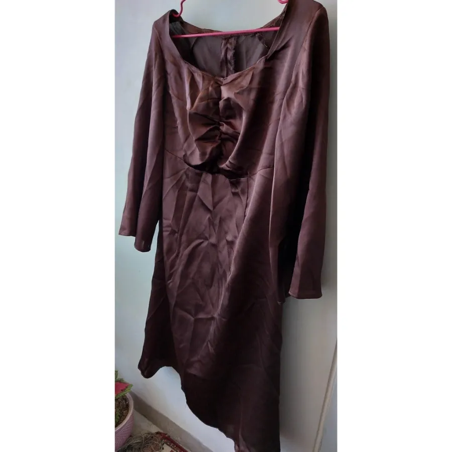 پیراهن قهوه‌ای