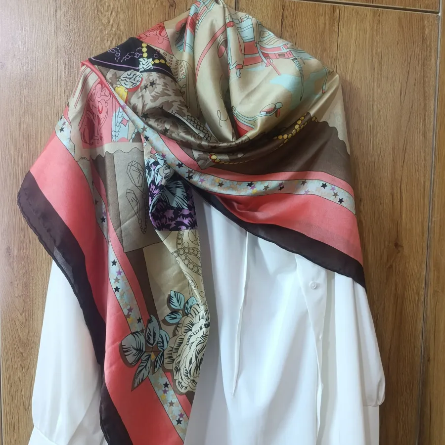 روسری دور دست دوز