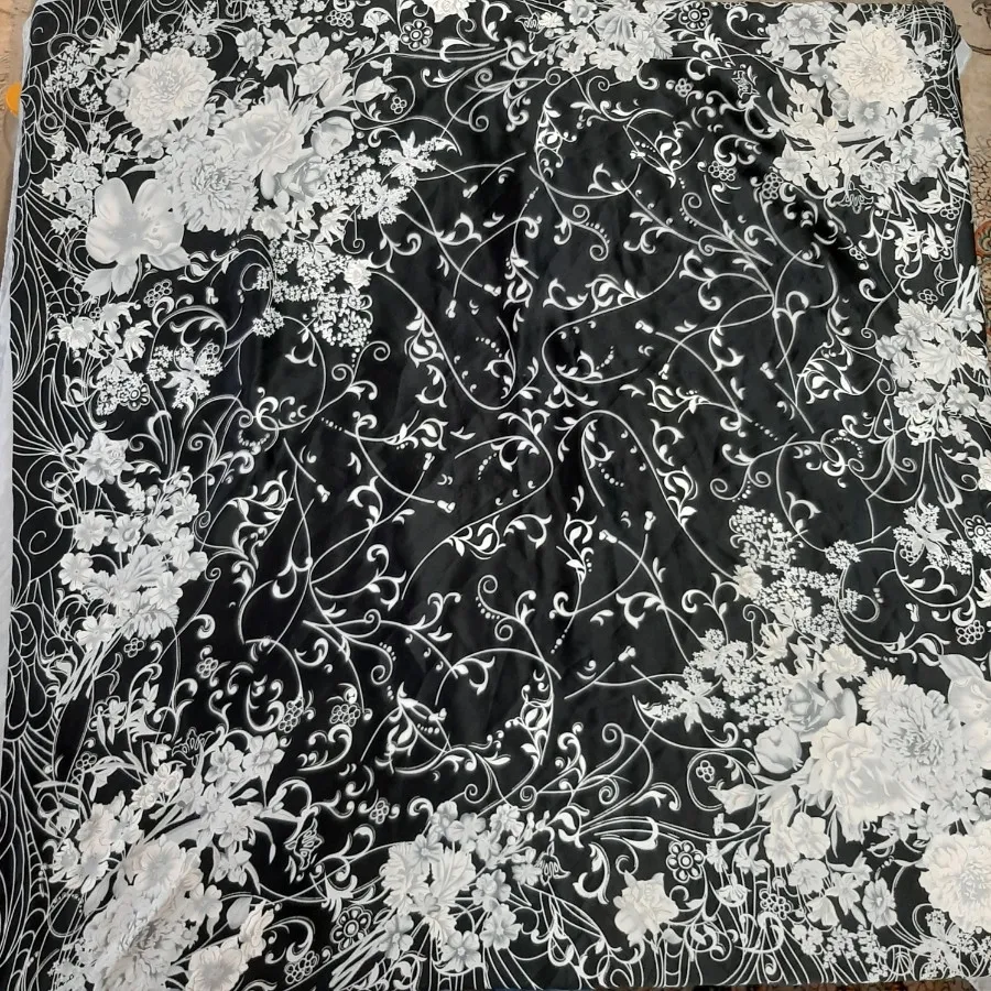 روسری مجلسی مشکی و نقره‌