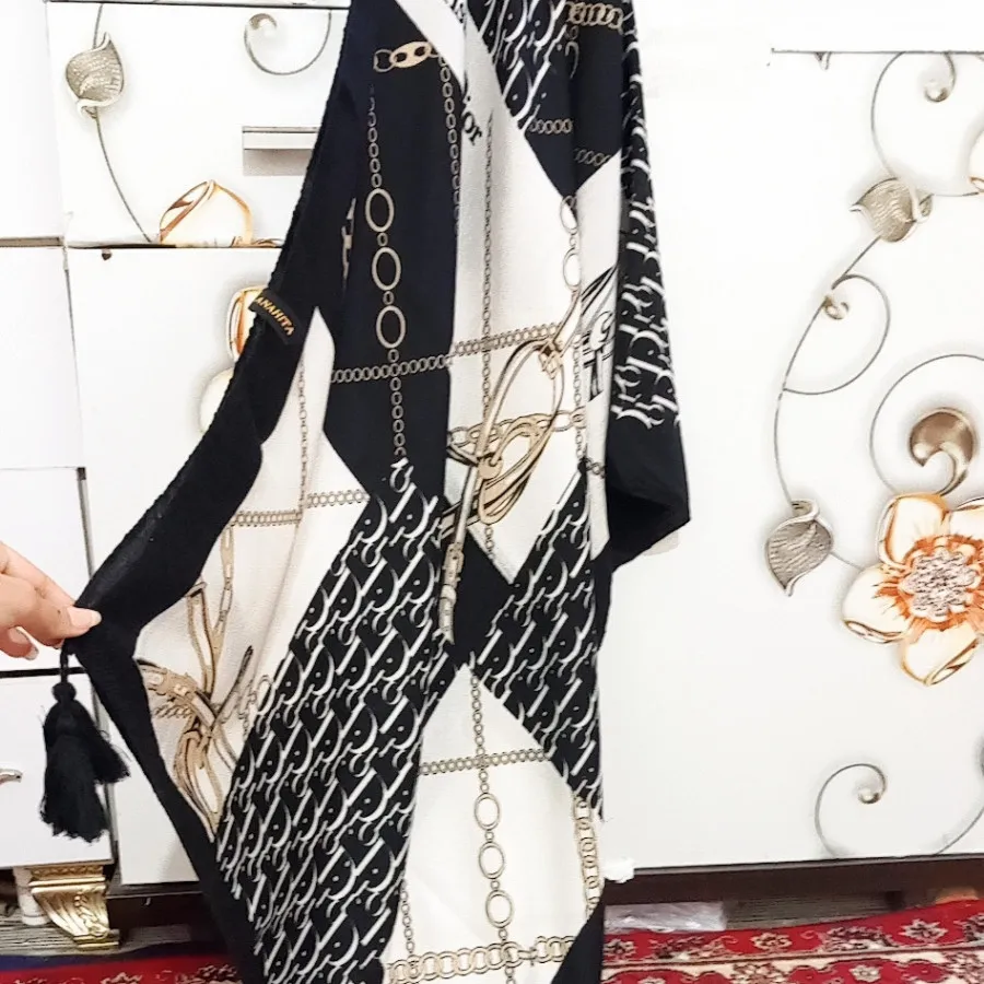 شال سفید مشکی