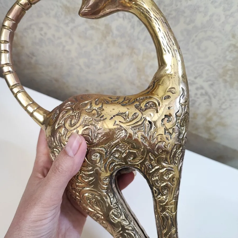 مجسمه برنجی بزرگ و سنگین