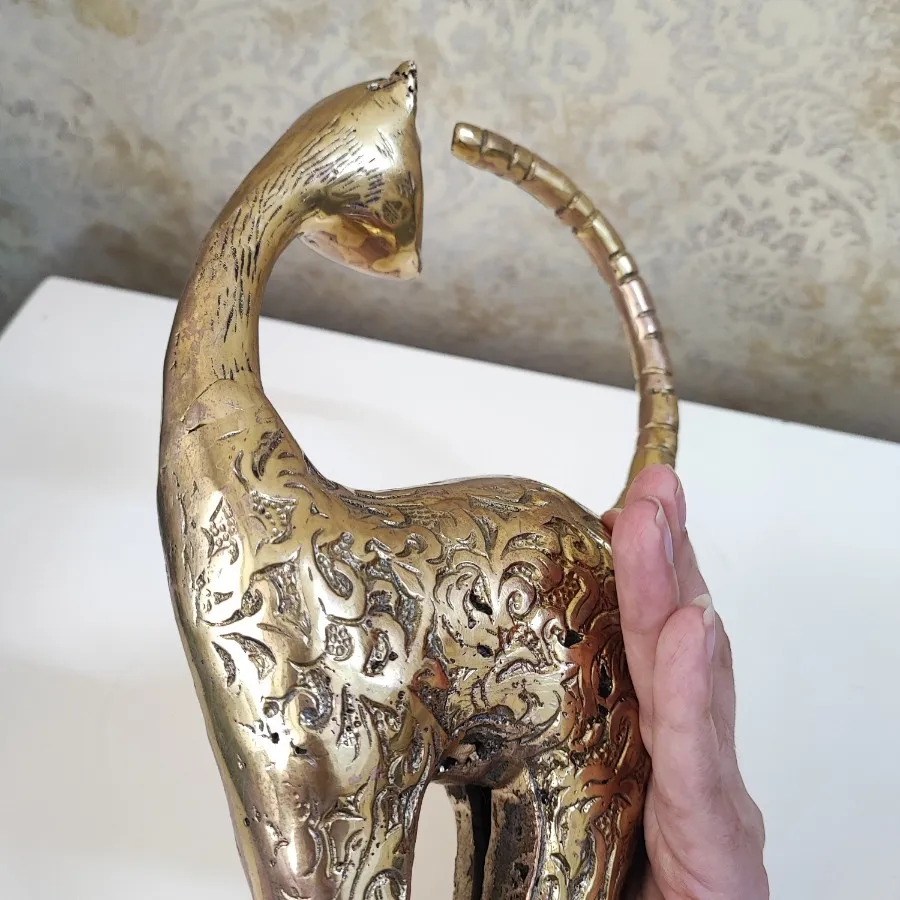 مجسمه برنجی بزرگ و سنگین