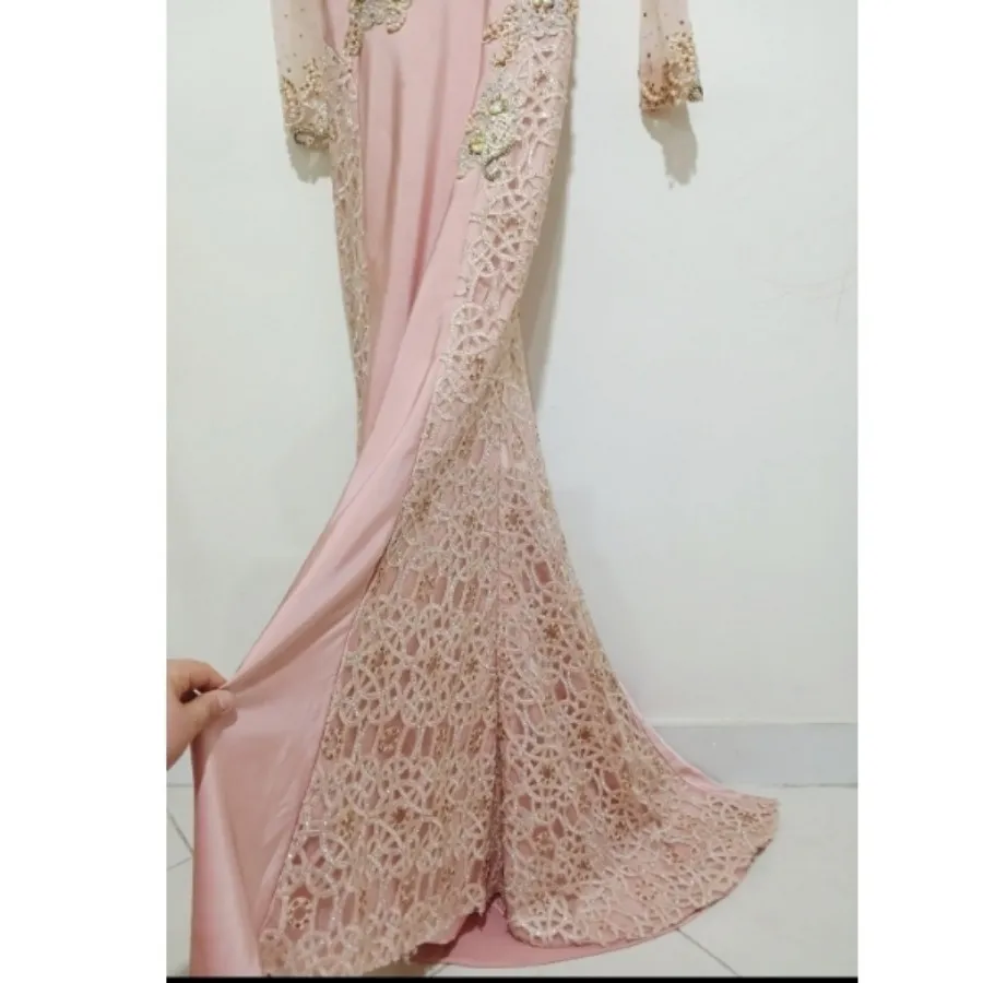 پیراهن مجلسی صورتی کار شد