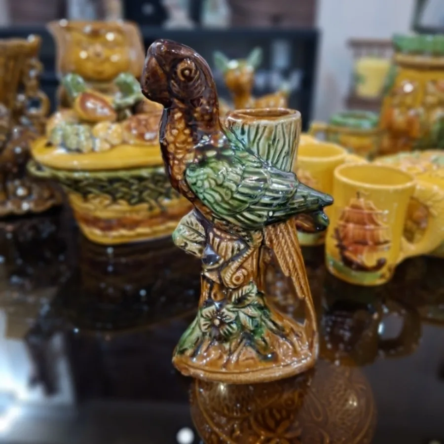 پارچ و طوطی