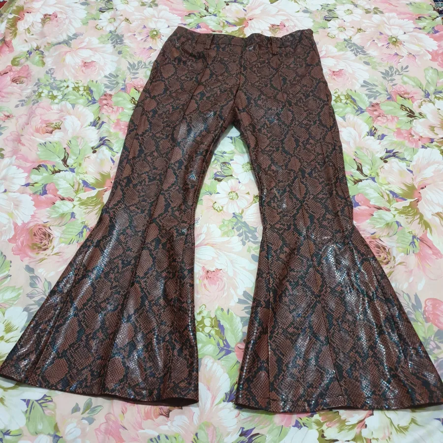 شلوار چرم Bershka
