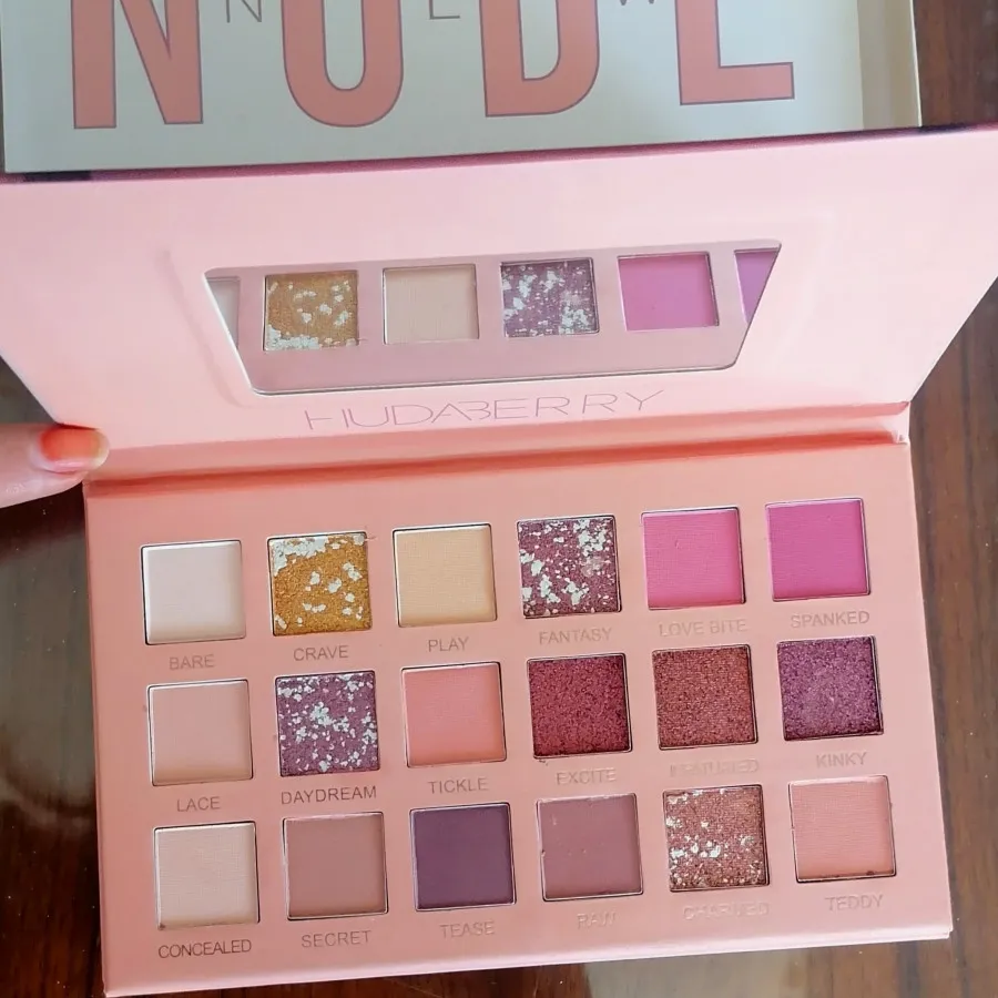 پالت سایه برند Hudabeauty