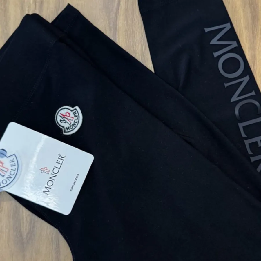 لگ Moncler