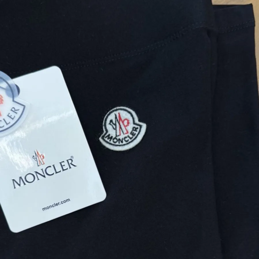لگ Moncler