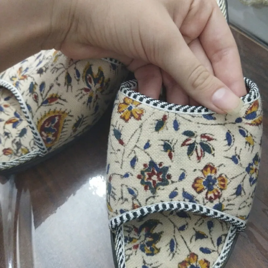 دمپایی رو فرشی