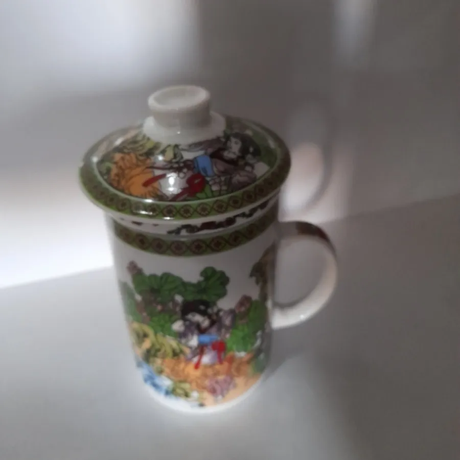 ماگ با درب و تفاله گیر