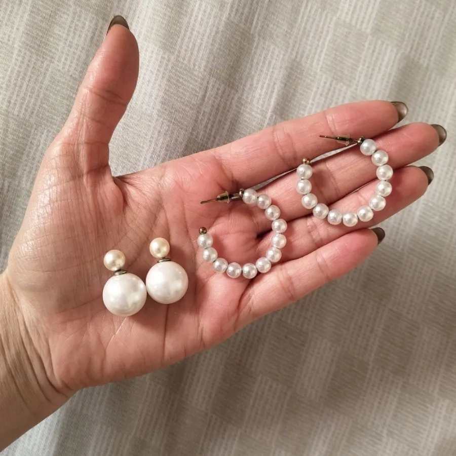 تعدادی گوشواره حلقه ای
