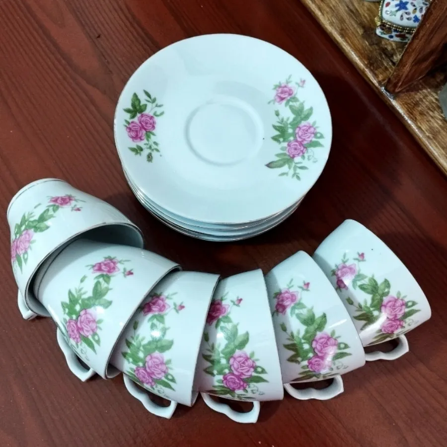 فنجان ونعلبکی گلسرخی