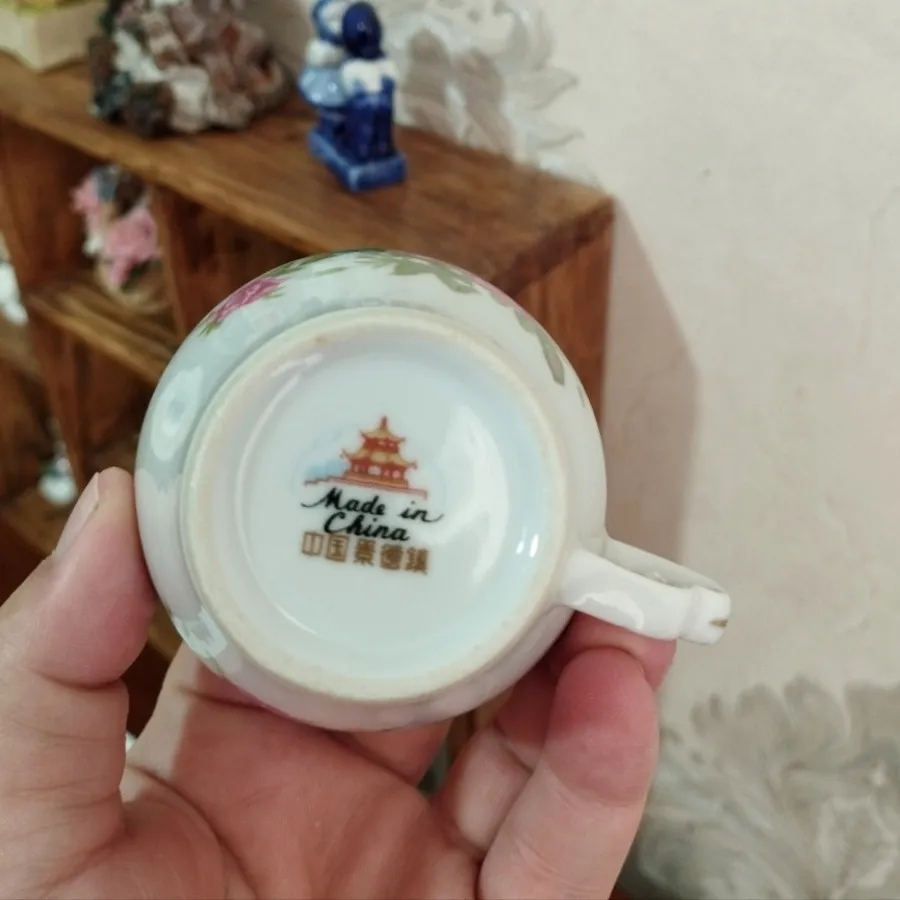 فنجان ونعلبکی گلسرخی