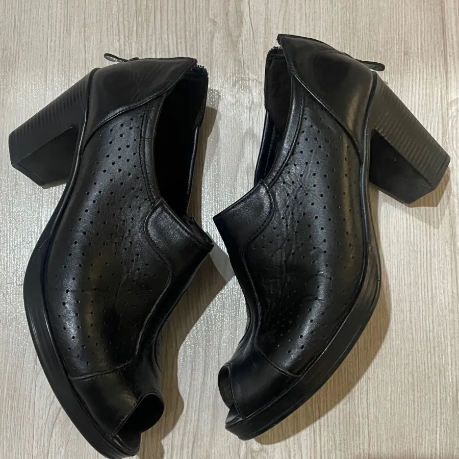 کفش پاشنه دار چرم طبیعی