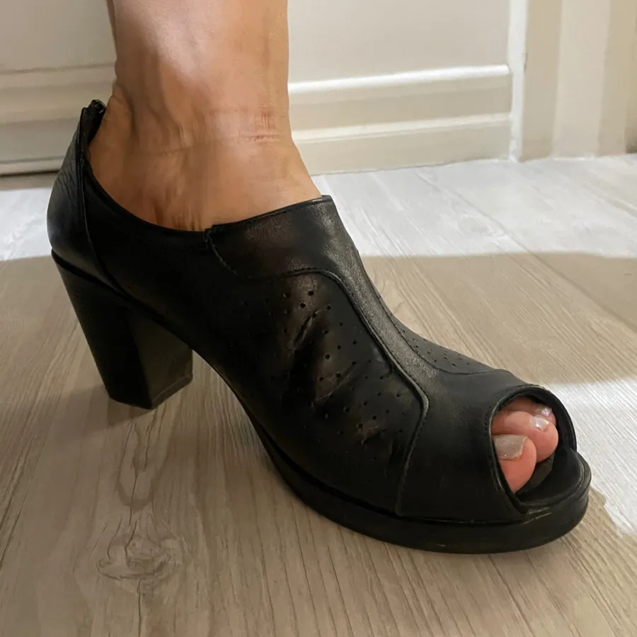 کفش پاشنه دار چرم طبیعی