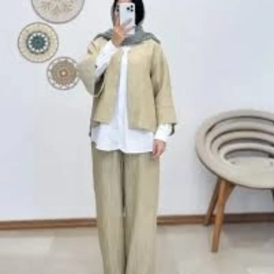 ست کت و شلوار کرم پلیسه د