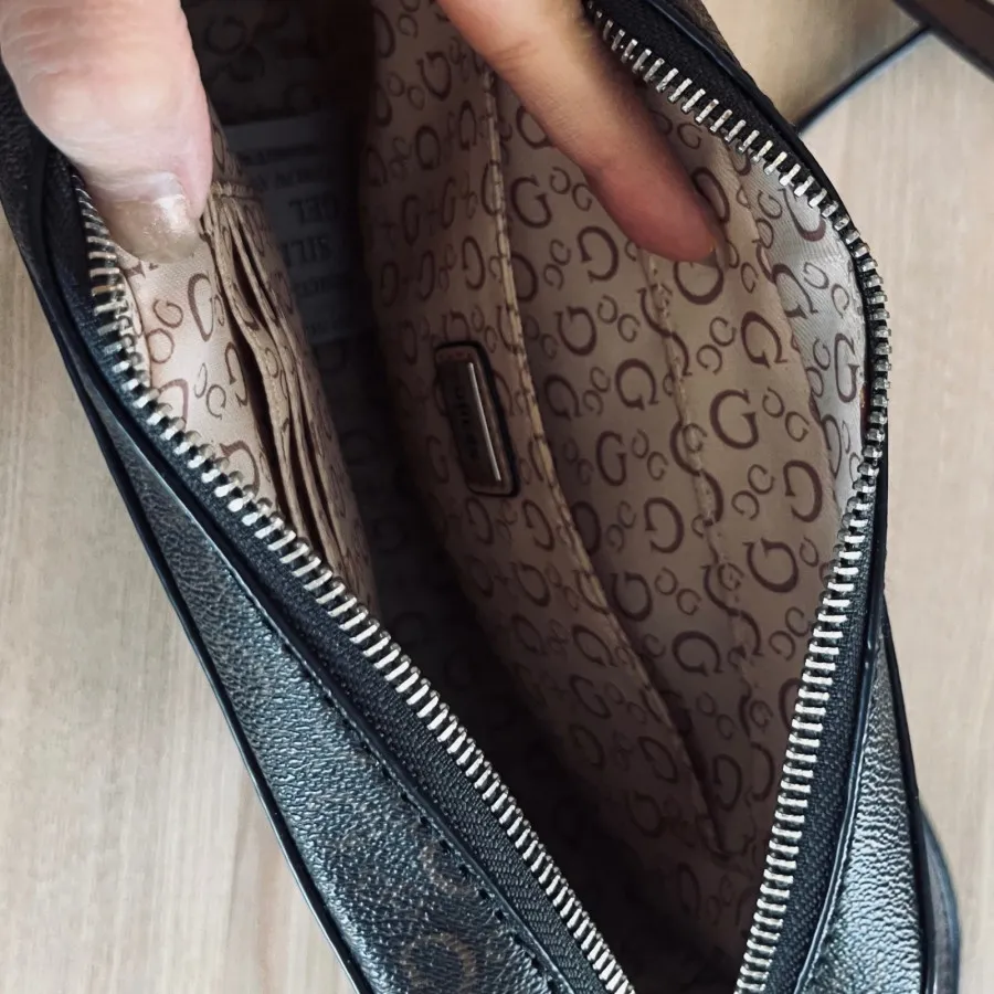 کیف برند گس GUESS