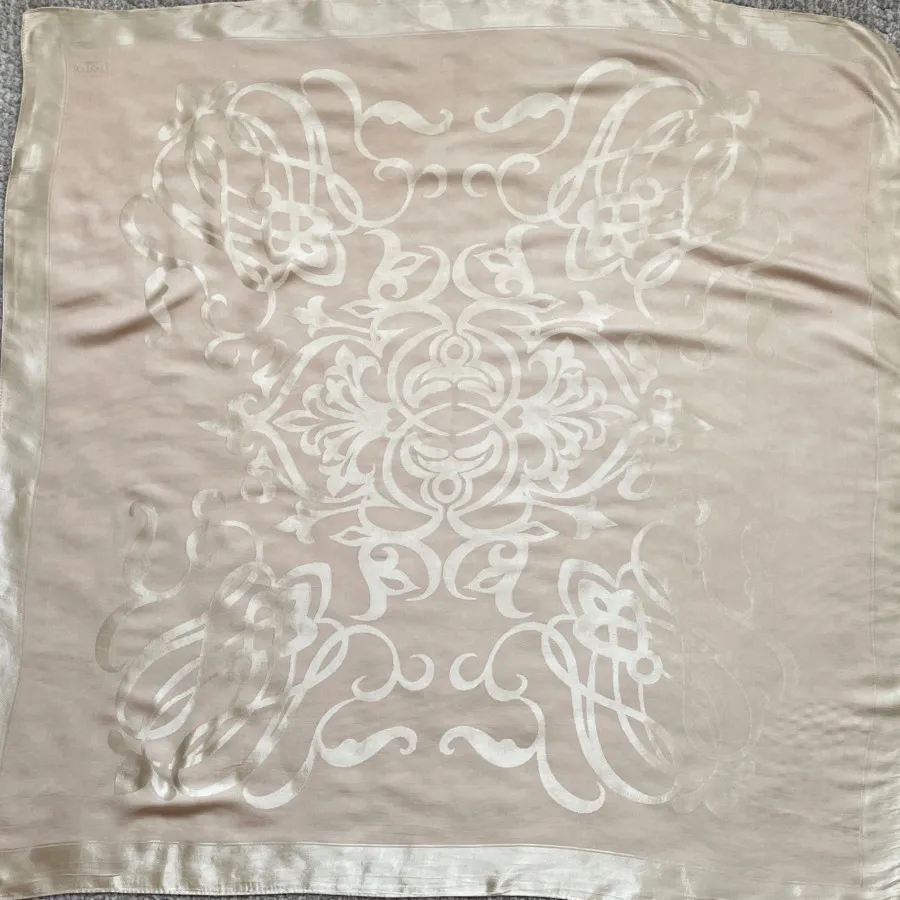 روسری TOTO