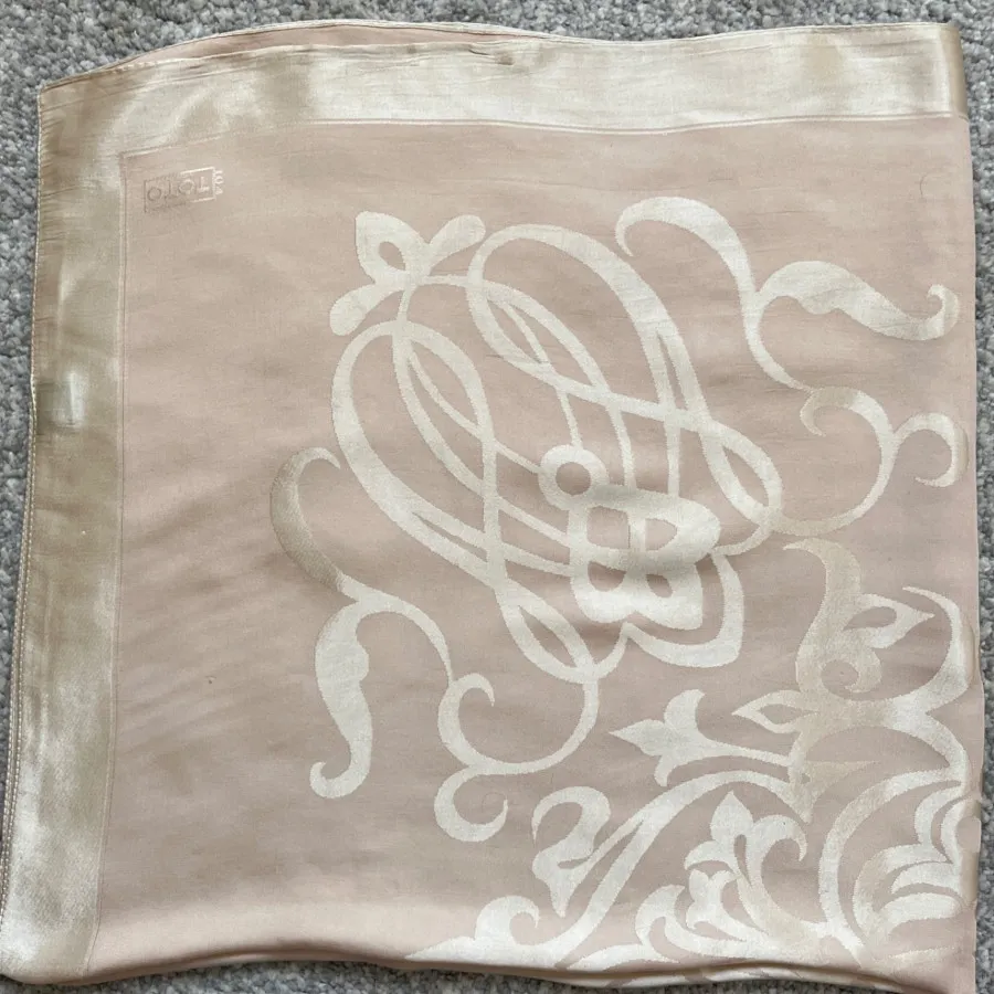 روسری TOTO