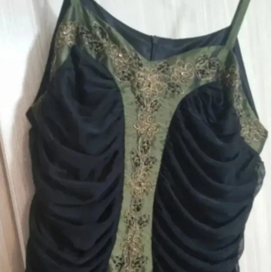 لباس مجلسی و شال از خودش
