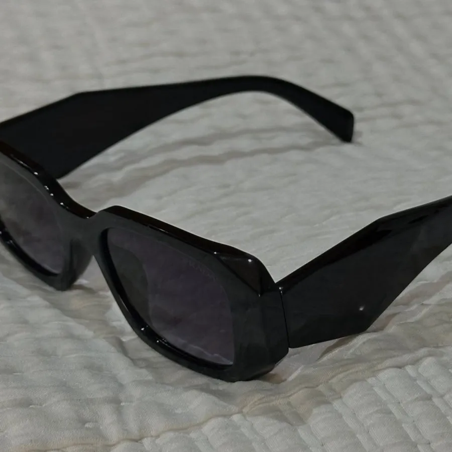 عینک ترند Prada