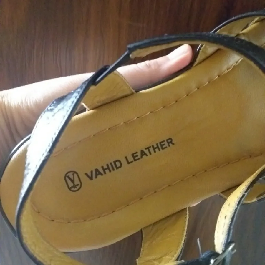 صندل چرم وحید