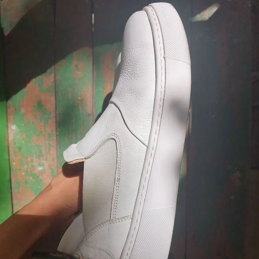 ونس چرم سفید