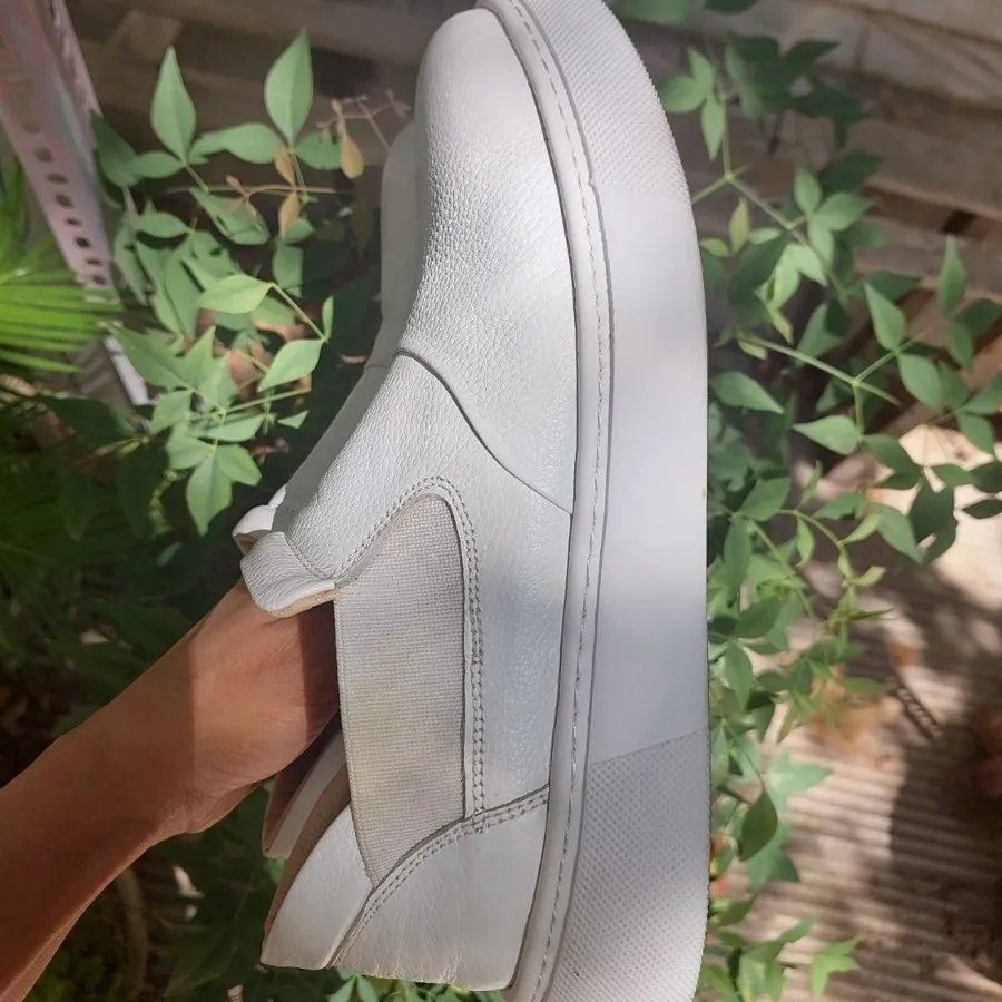 ونس چرم سفید