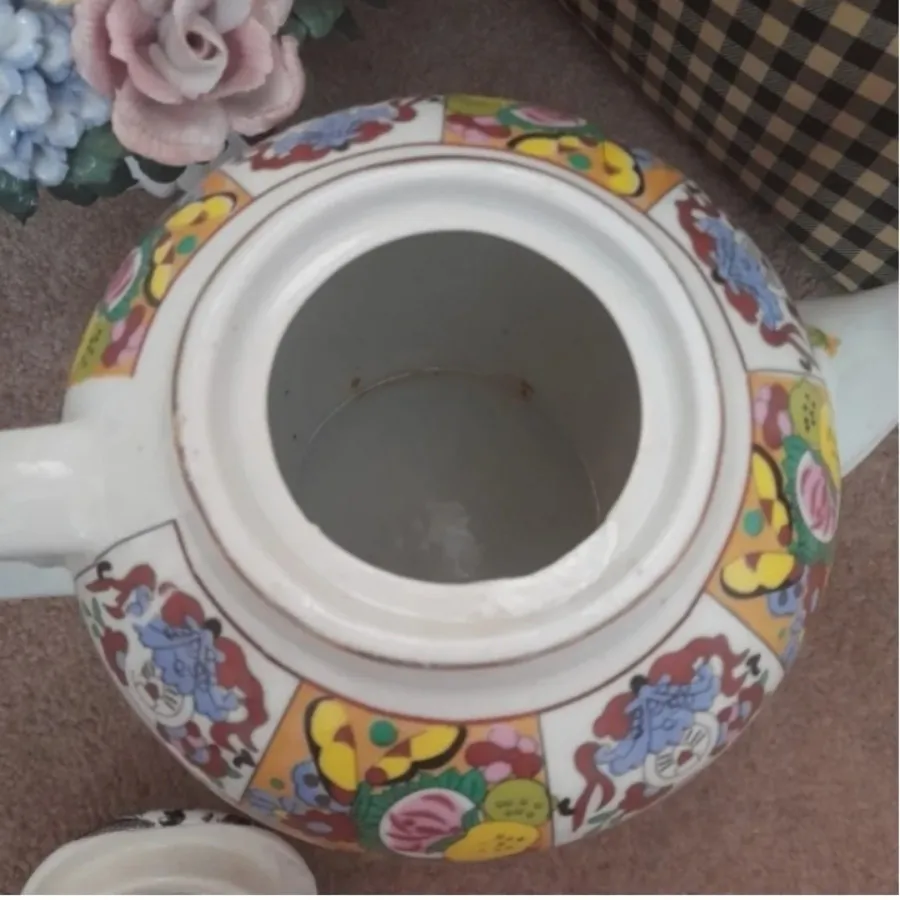 قوری بزرگ
