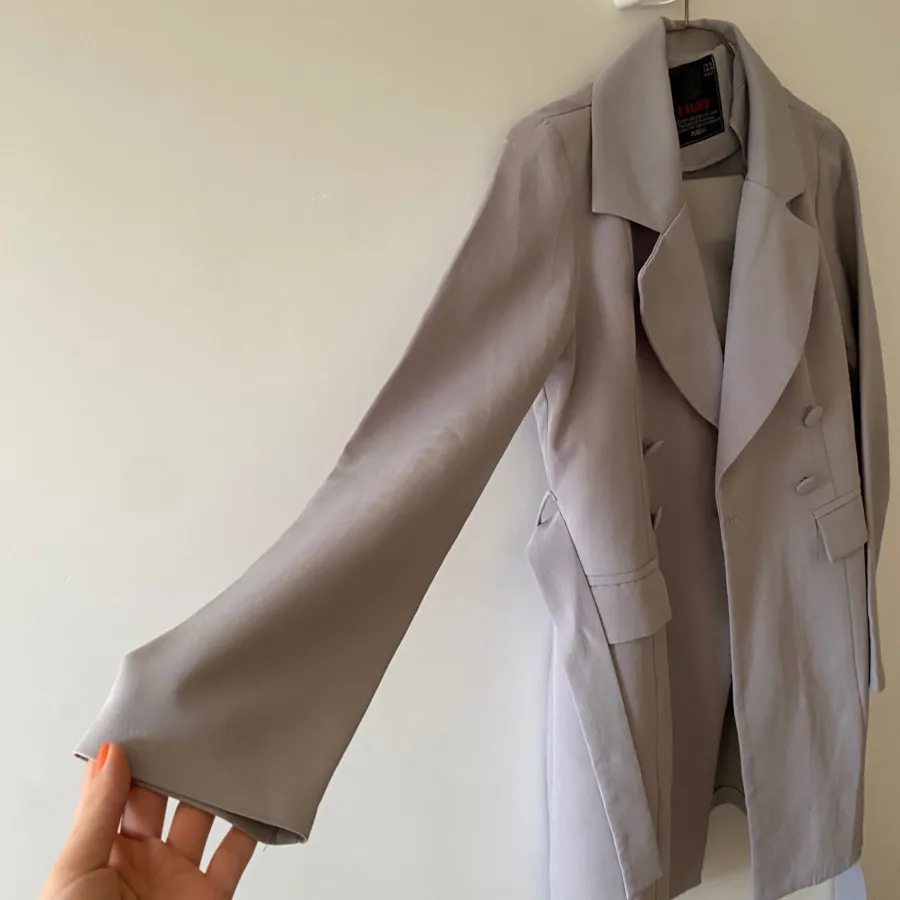 کت و شلوار خاکستری