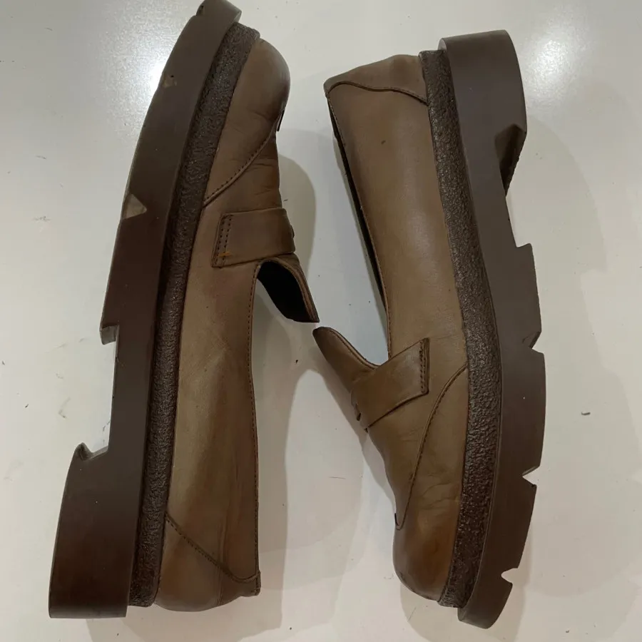 کفش چرم قهوه ای