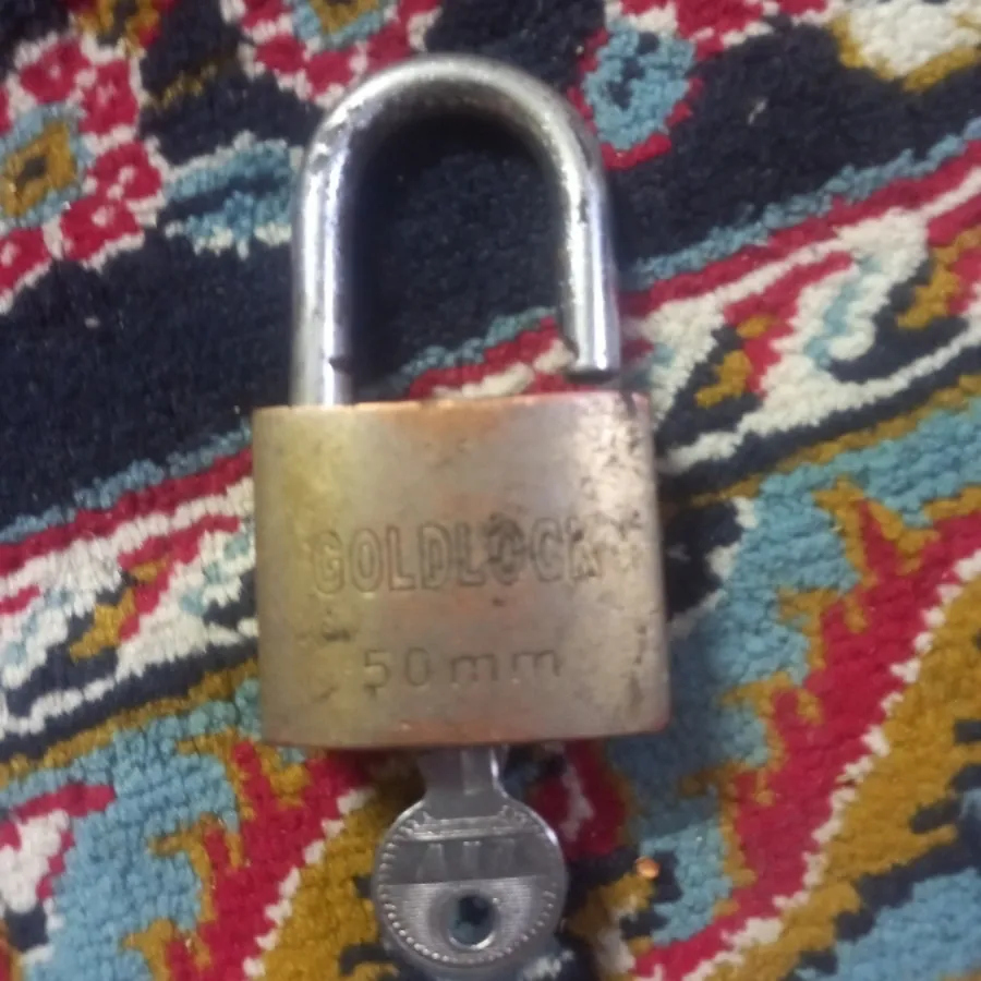 کت شلوارمردانه.کیف.قفل و