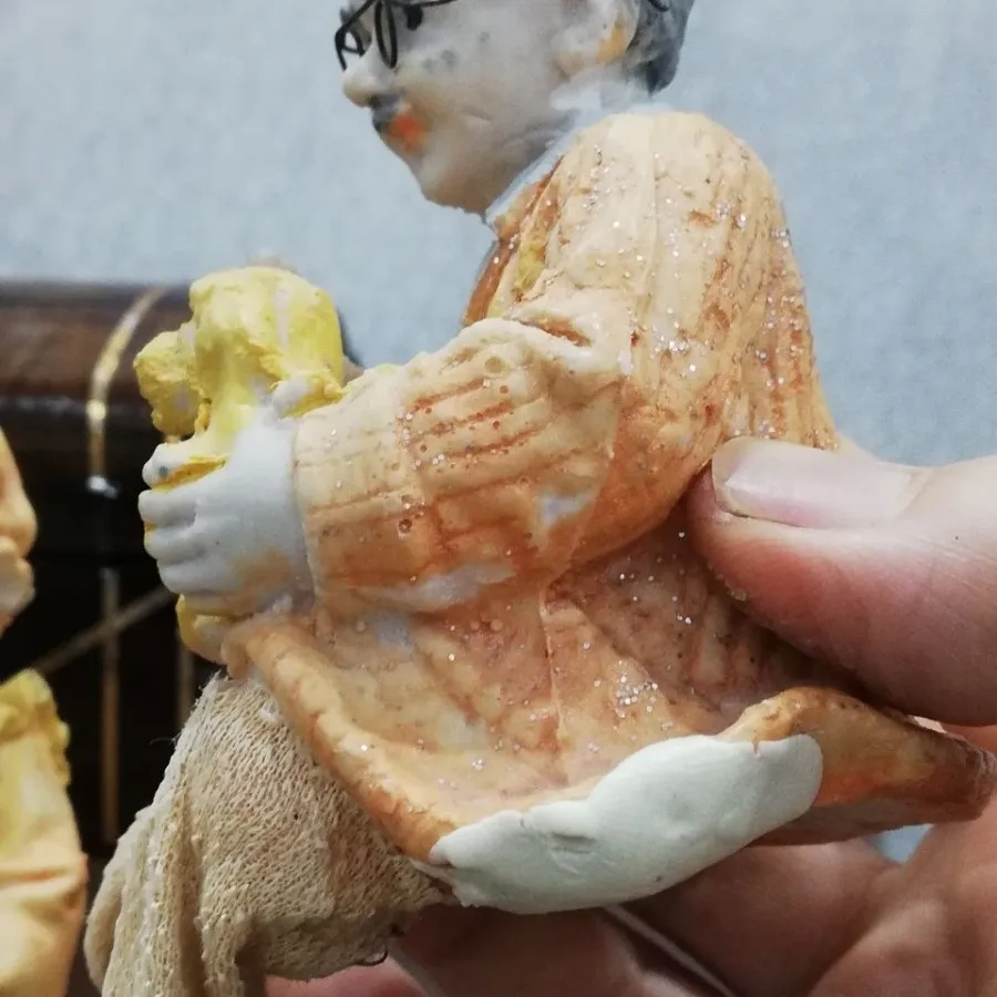 مجسمه قدیمی پدربزرگ