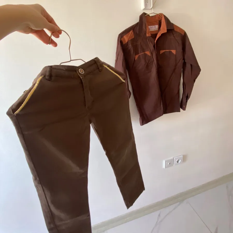 پیراهن و شلوار جین